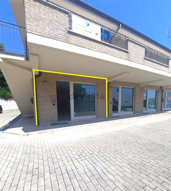 locale commerciale in affitto ad Altidona in zona Marina di Altidona