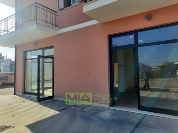 locale commerciale in affitto ad Altidona in zona Marina di Altidona