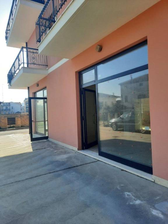negozio in affitto ad Altidona in zona Marina di Altidona