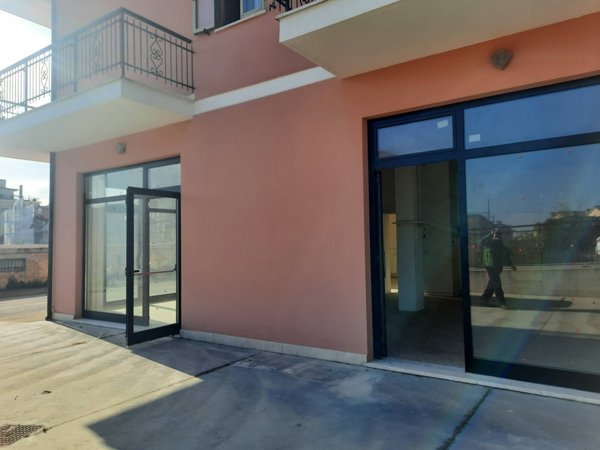 locale commerciale in affitto ad Altidona in zona Marina di Altidona