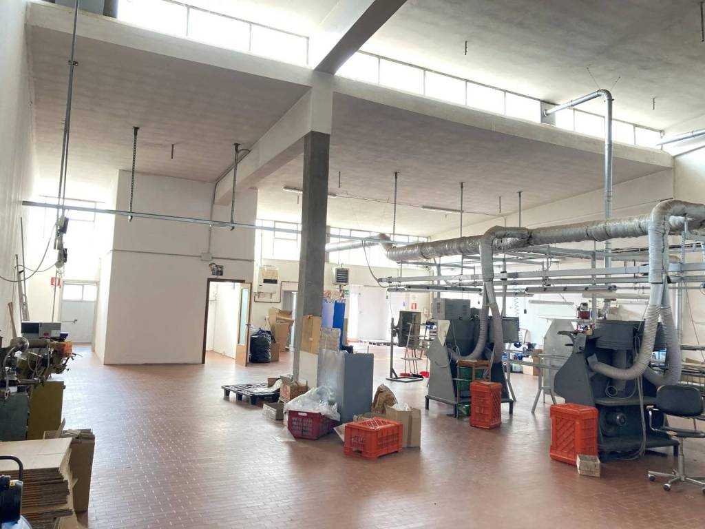 locale commerciale in affitto a Fermo in zona Campiglione