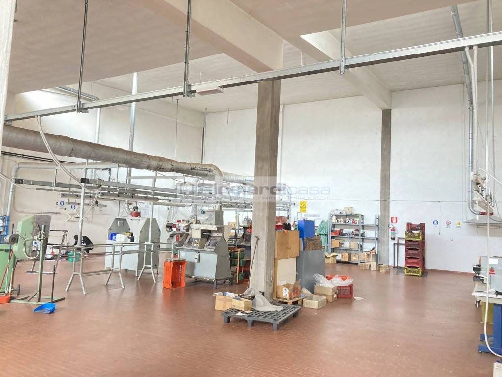 negozio in affitto a Fermo in zona Campiglione