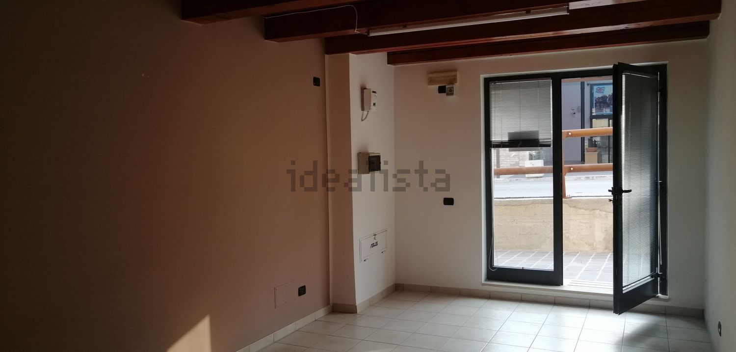 negozio in affitto a Fermo