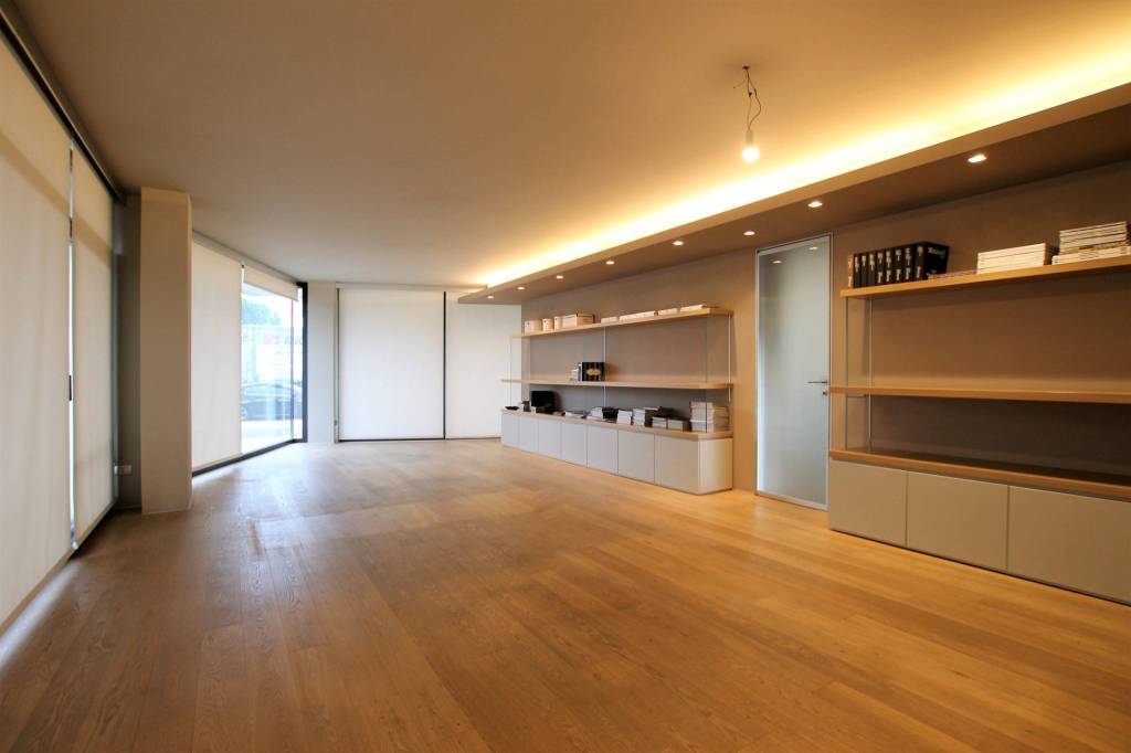 negozio in affitto a Fermo in zona Campiglione