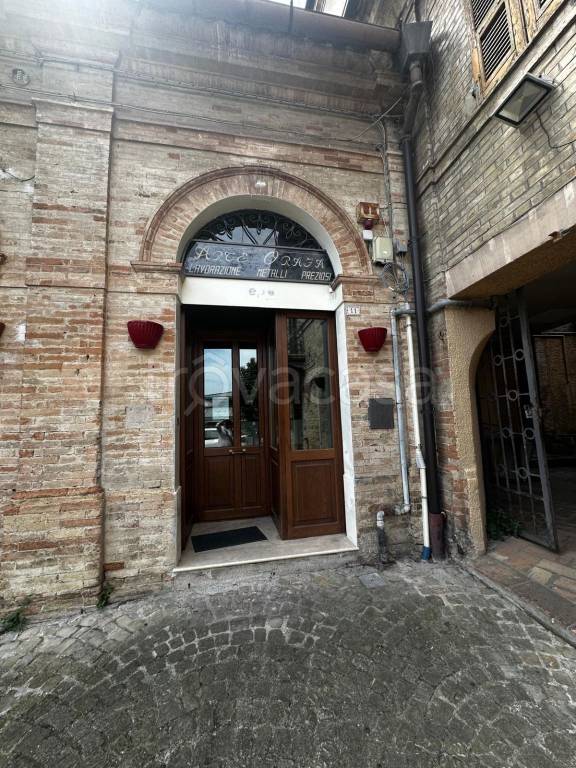 negozio in affitto a Fermo