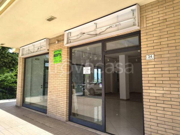 negozio in affitto a Montegranaro