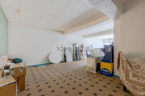 locale commerciale in affitto a Montegranaro