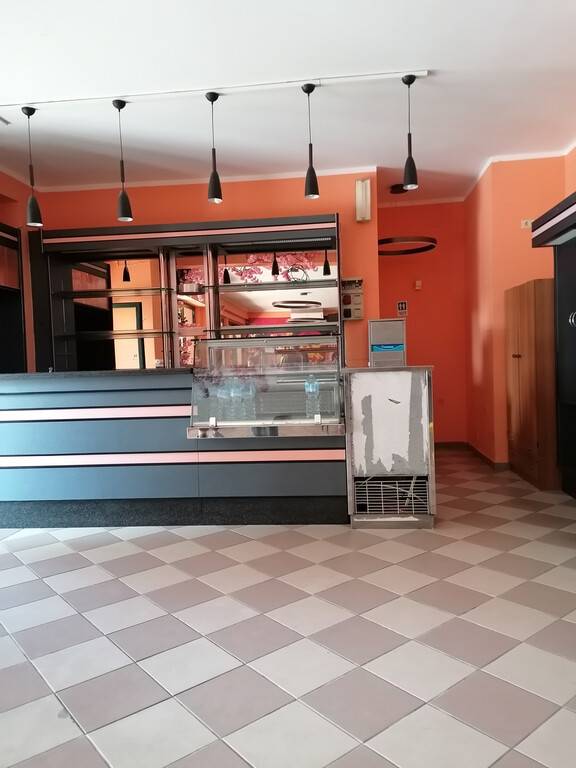 locale commerciale in affitto a Montegranaro