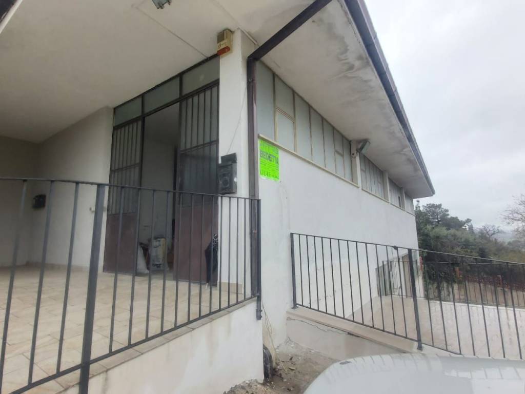 negozio in affitto a Montegranaro