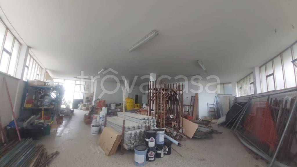 negozio in affitto a Montegranaro