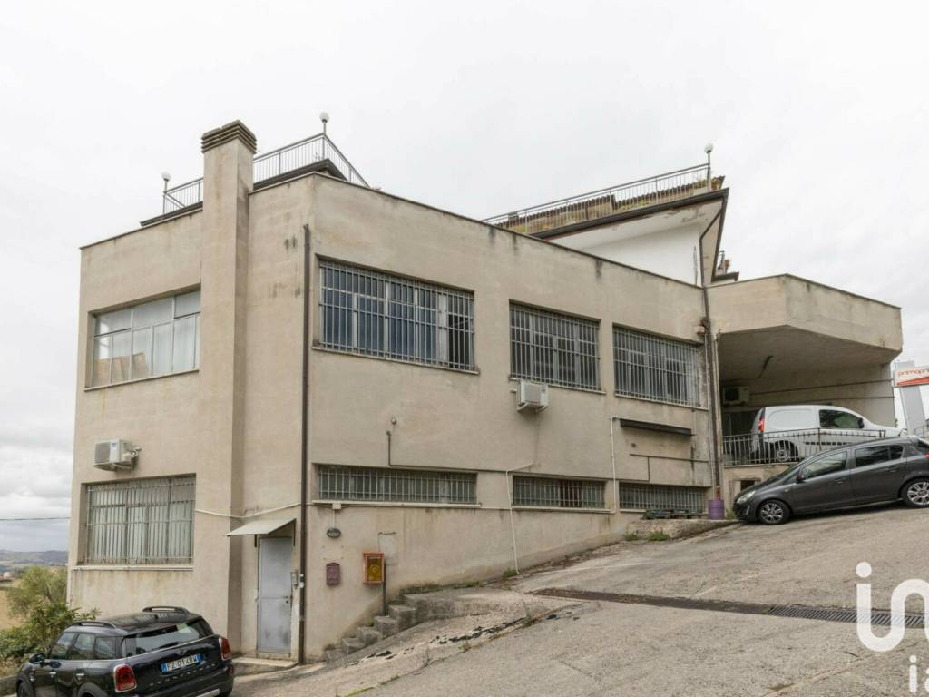 negozio in affitto a Montegranaro