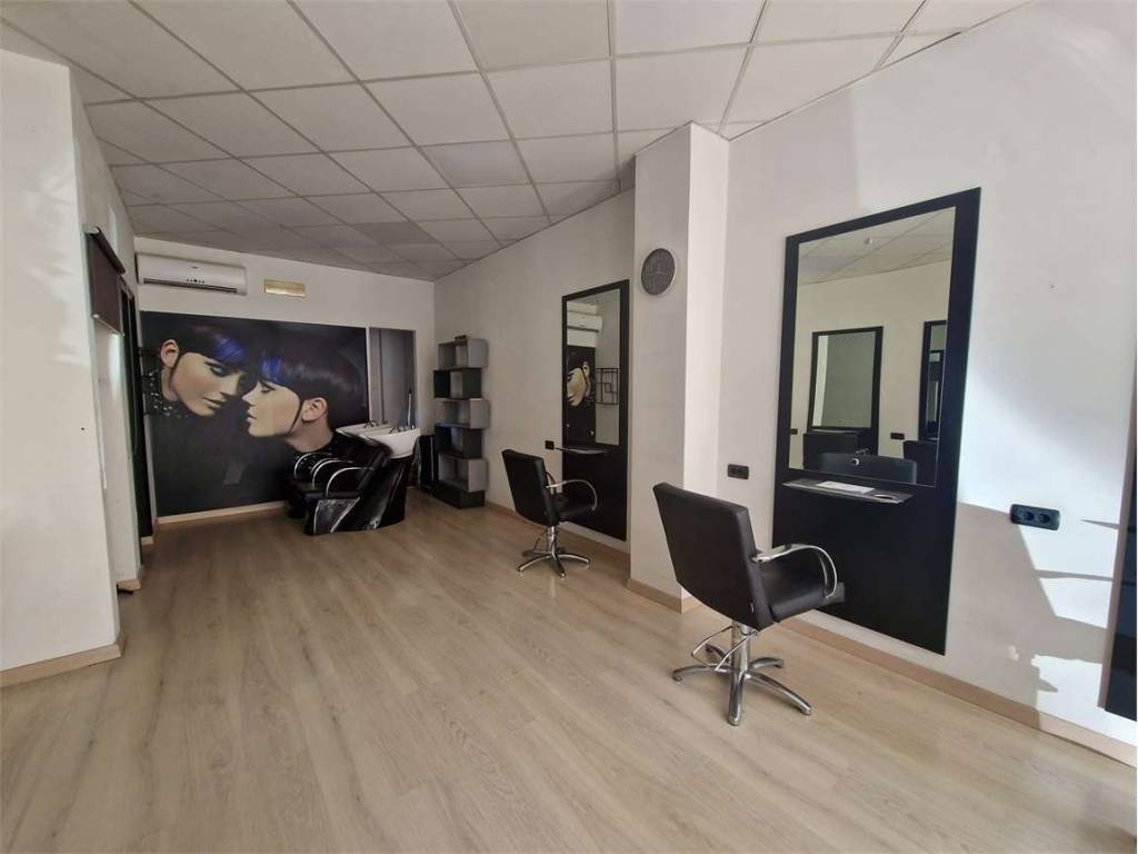 negozio in affitto a Montegranaro