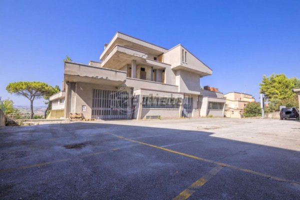 capannone in affitto a Montegranaro