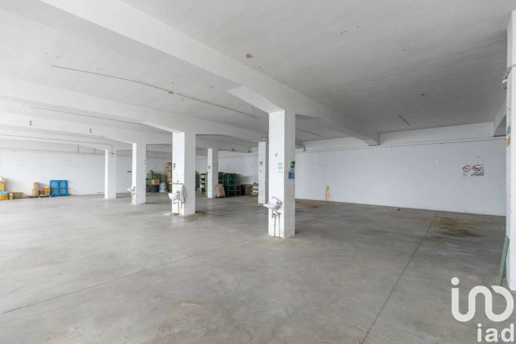 locale commerciale in affitto a Montegranaro