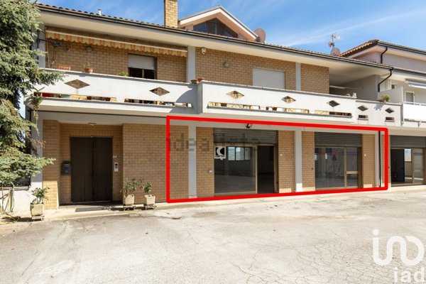locale commerciale in affitto a Monte Urano