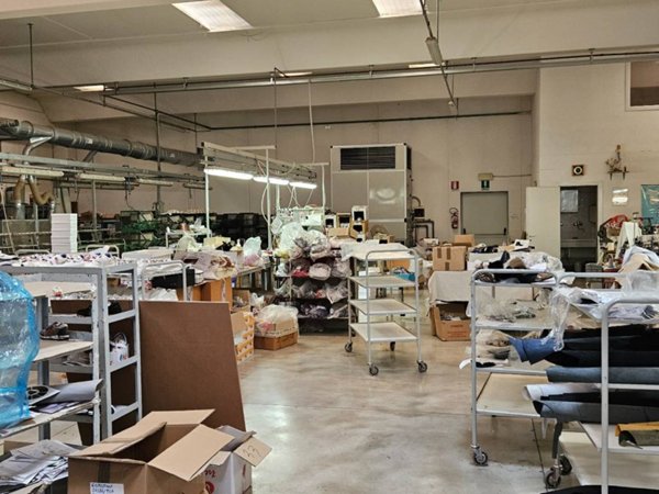 locale commerciale in affitto a Monte Urano