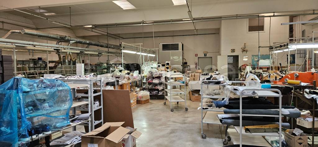 locale commerciale in affitto a Monte Urano