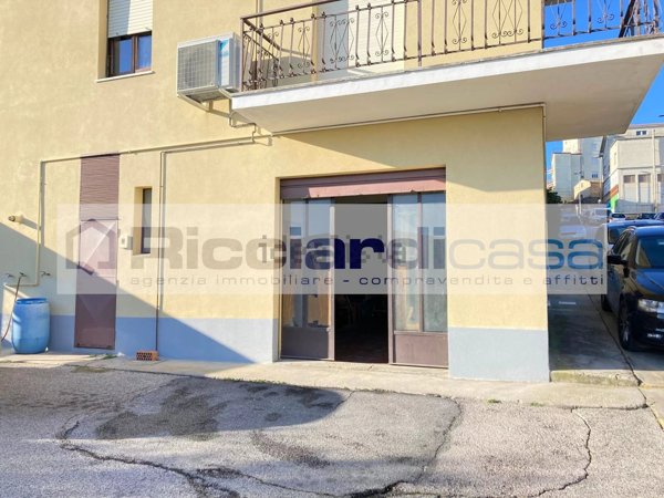 locale commerciale in affitto a Monte Urano
