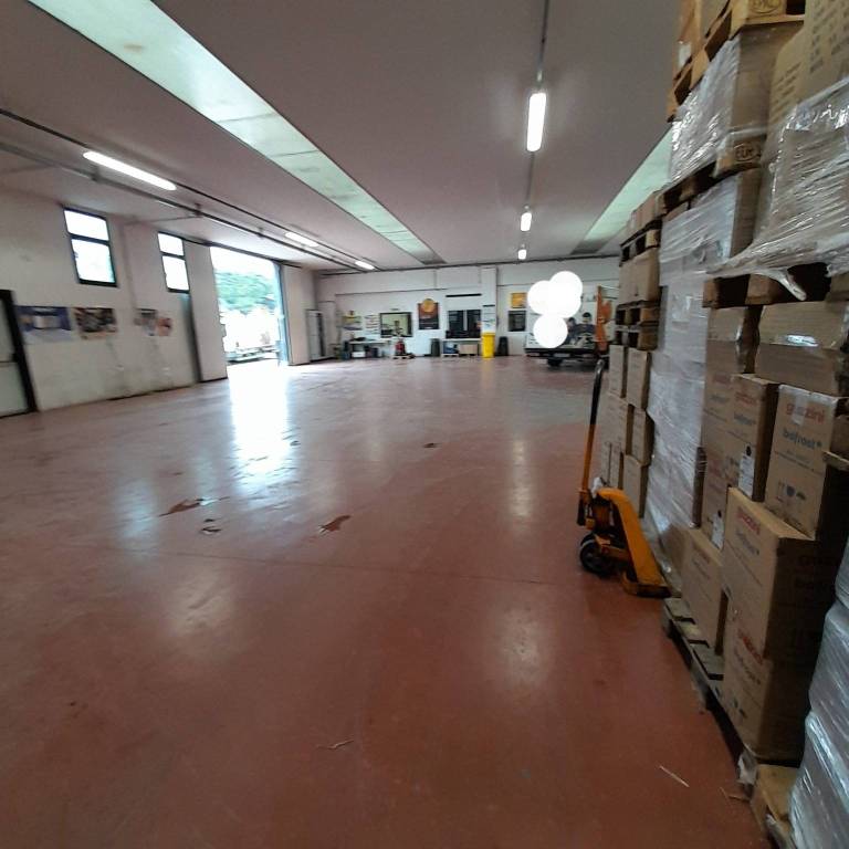 locale commerciale in affitto a Monte Urano