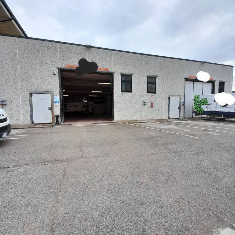 locale commerciale in affitto a Monte Urano
