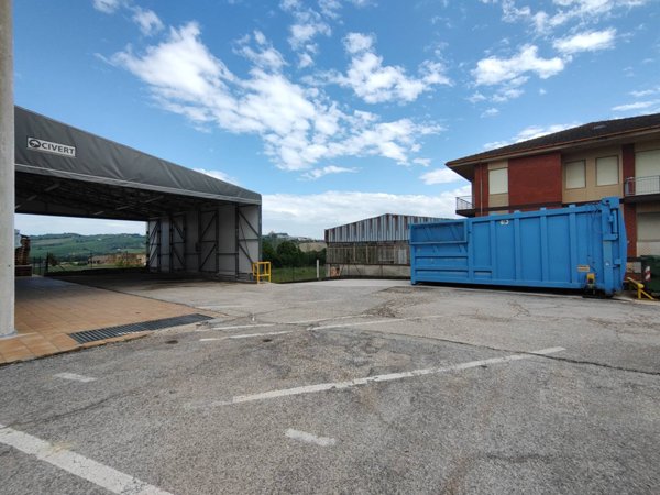 capannone in affitto a Monte Urano