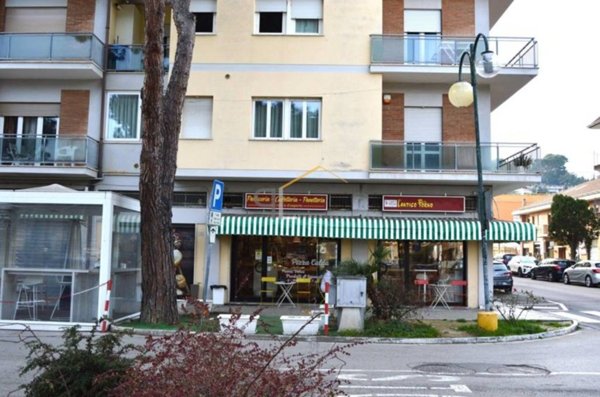 negozio in affitto a Porto San Giorgio