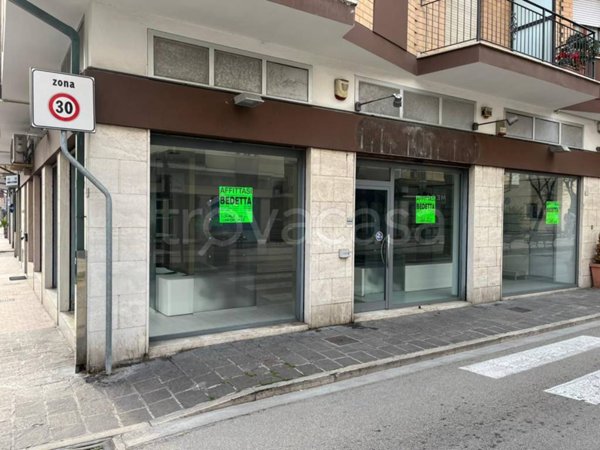 negozio in affitto a Porto San Giorgio