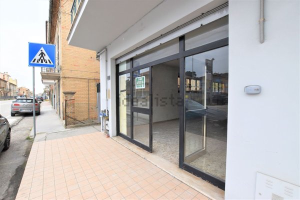 locale commerciale in affitto a Porto San Giorgio