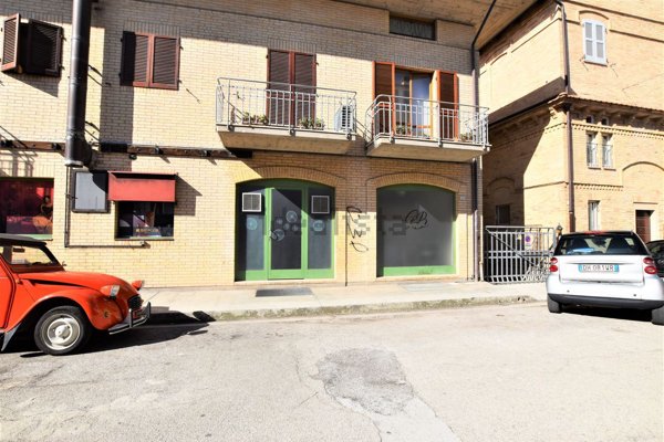 locale commerciale in affitto a Porto San Giorgio
