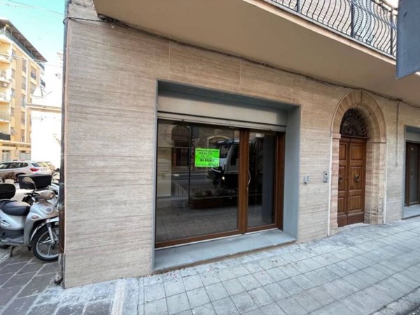 negozio in affitto a Porto San Giorgio