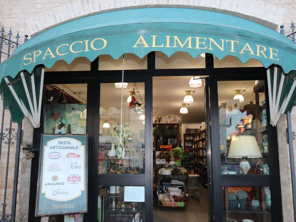 negozio in affitto a Porto San Giorgio
