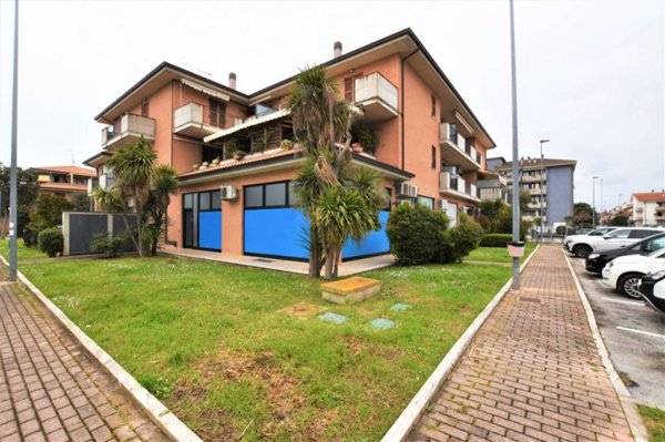 negozio in affitto a Porto San Giorgio