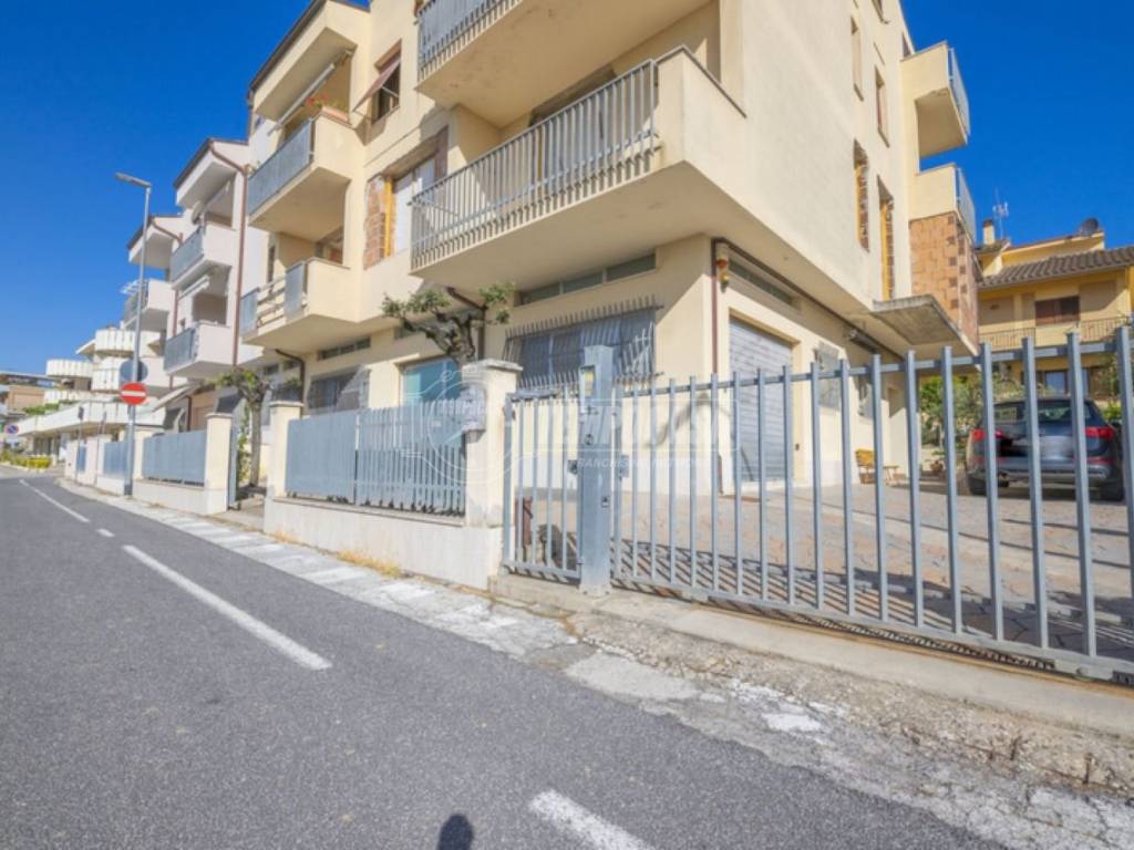 negozio in affitto a Porto Sant'Elpidio