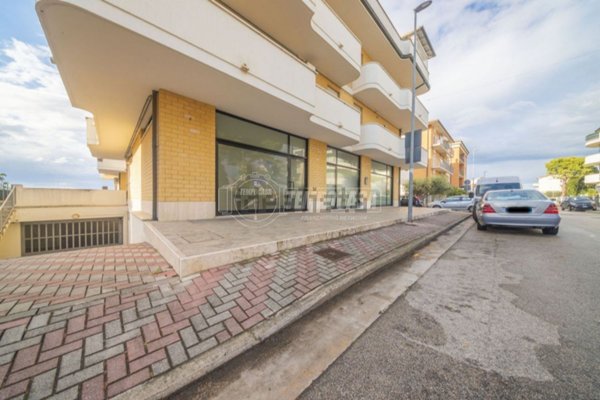 locale commerciale in affitto a Porto Sant'Elpidio