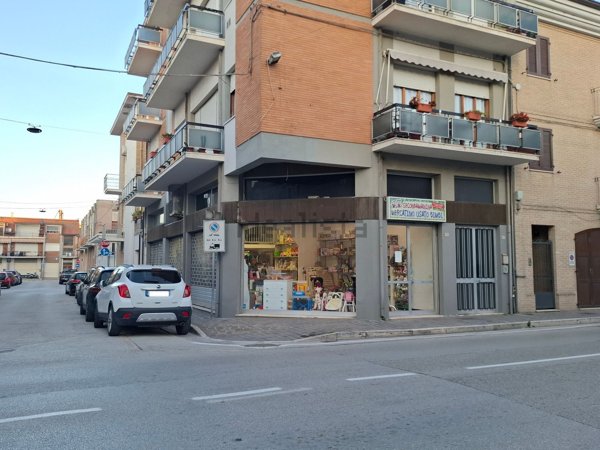 negozio in affitto a Porto Sant'Elpidio