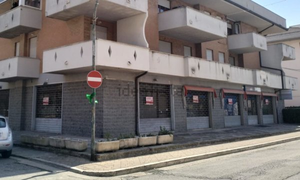 locale commerciale in affitto a Porto Sant'Elpidio
