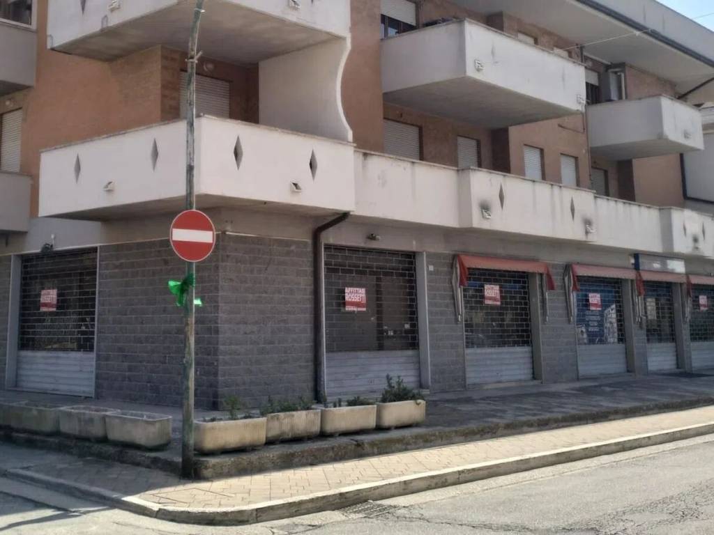 negozio in affitto a Porto Sant'Elpidio