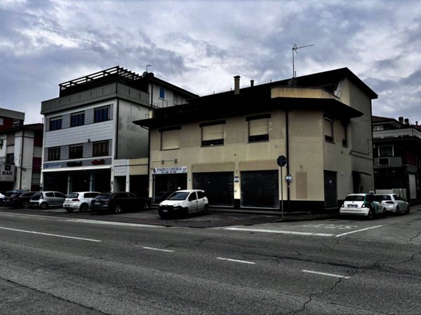 negozio in affitto a Porto Sant'Elpidio