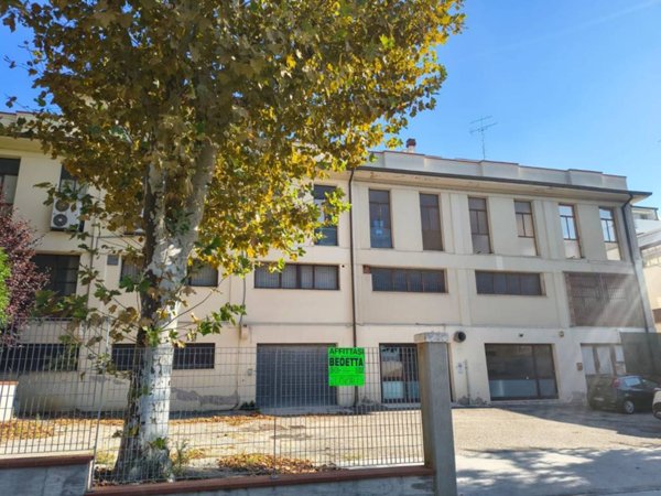 locale commerciale in affitto a Sant'Elpidio a Mare