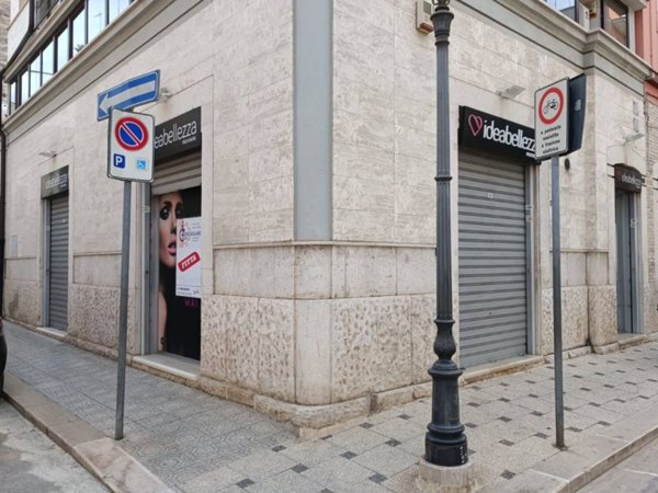 negozio in affitto ad Andria