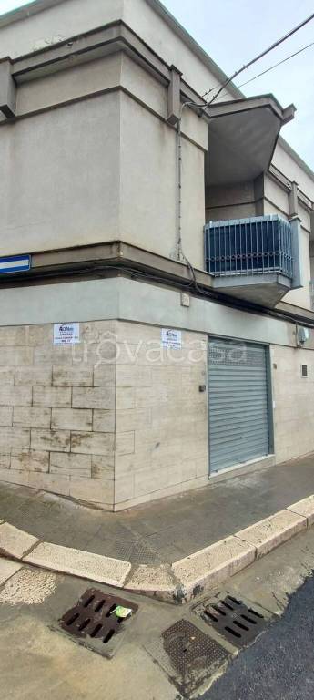 negozio in affitto ad Andria