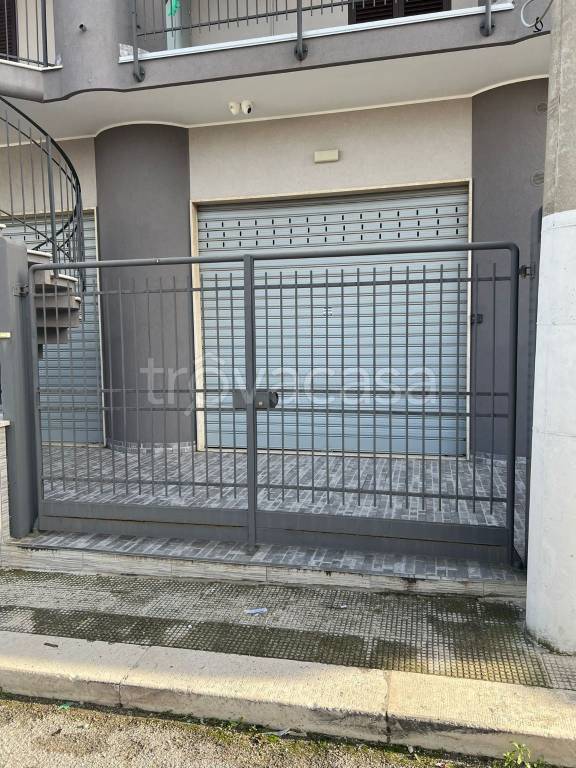 negozio in affitto ad Andria