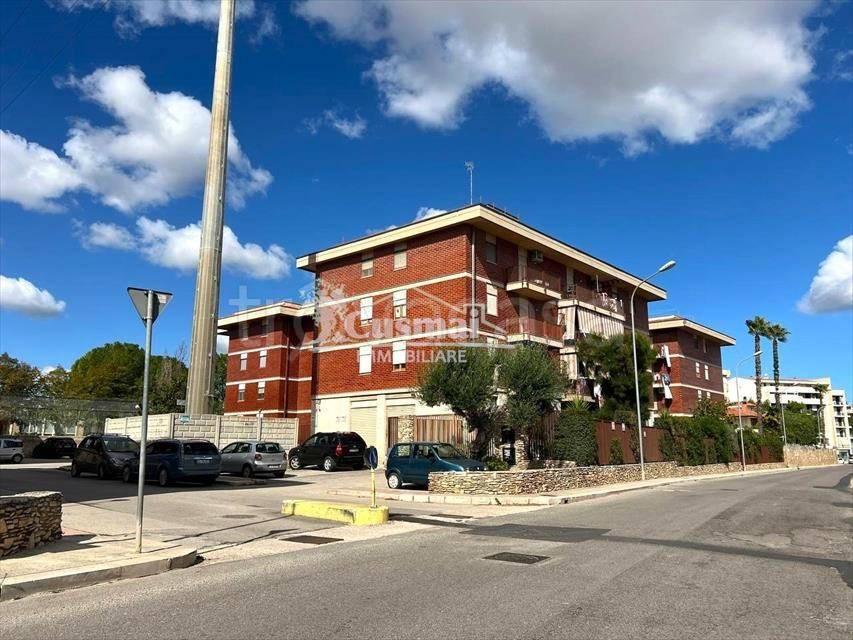 negozio in affitto ad Andria in zona Castel del Monte