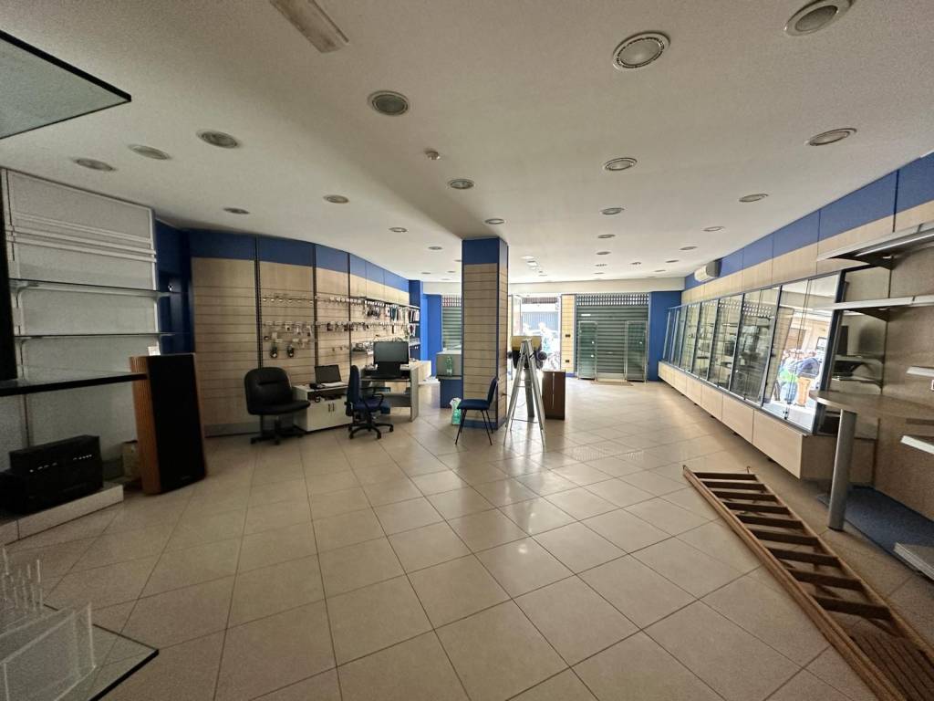 negozio in affitto ad Andria