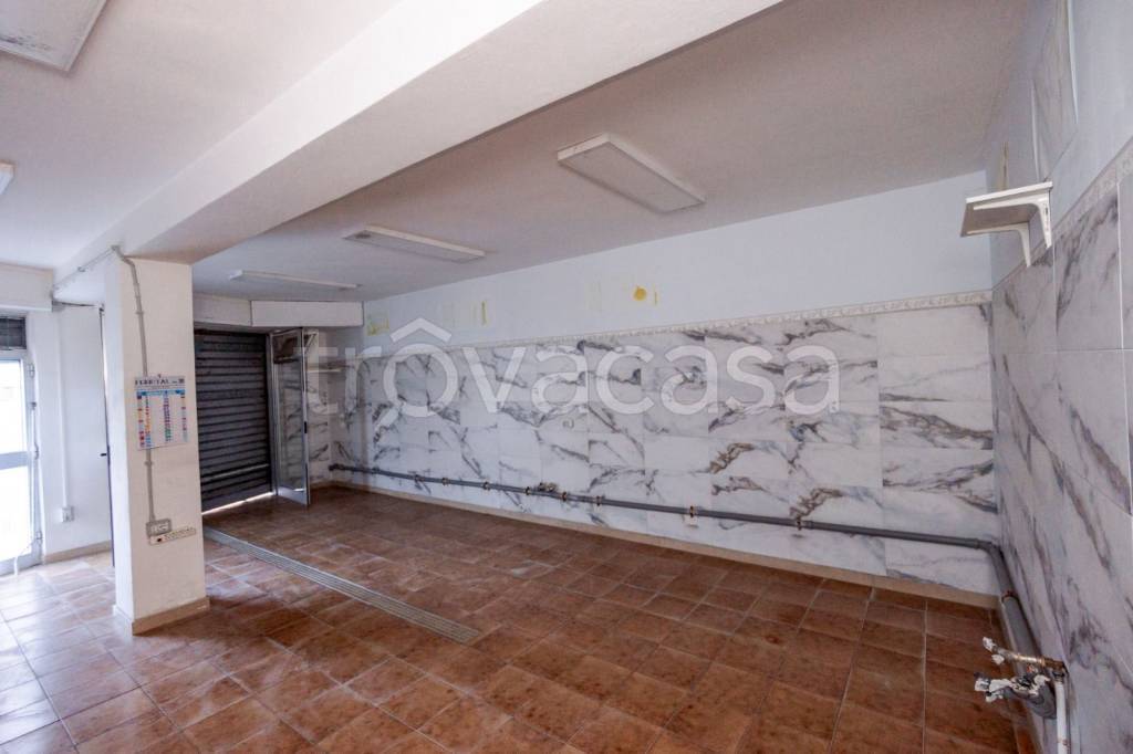 negozio in affitto ad Andria