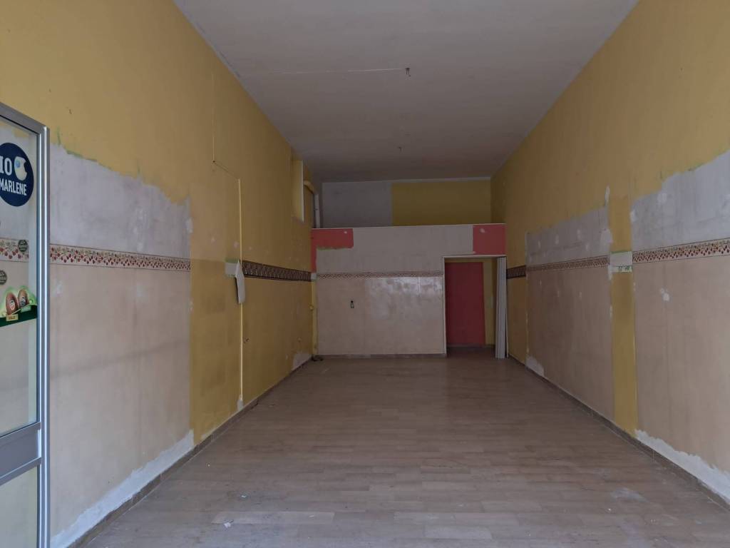 negozio in affitto ad Andria