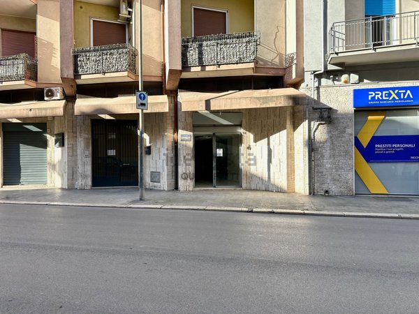 locale commerciale in affitto ad Andria