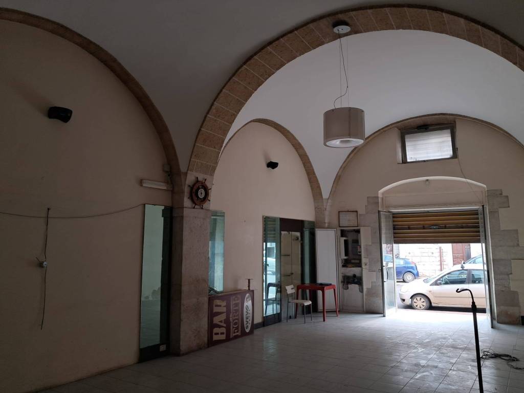 negozio in affitto ad Andria