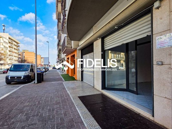 negozio in affitto ad Andria