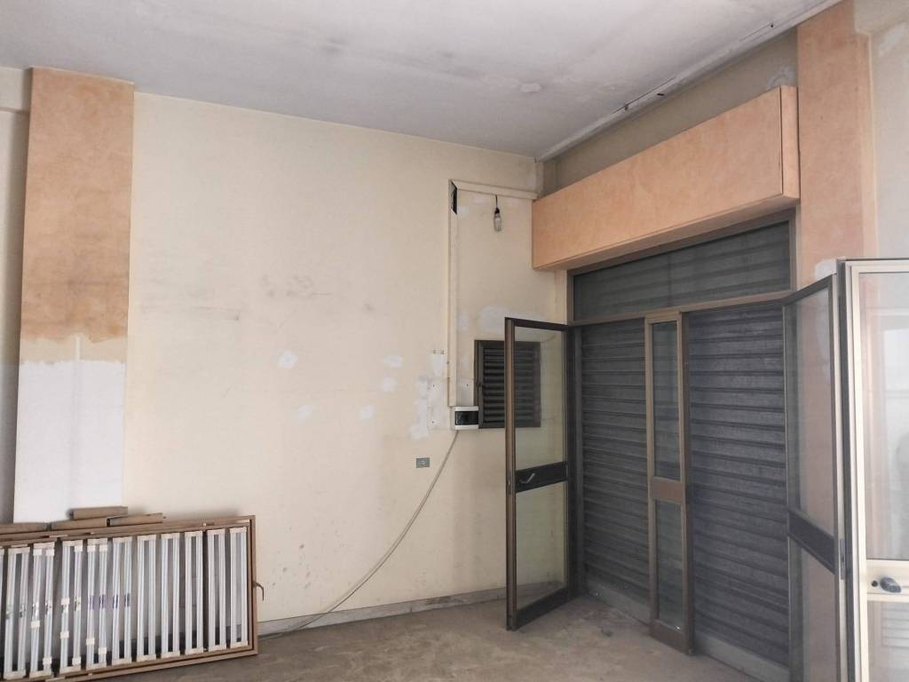 negozio in affitto ad Andria